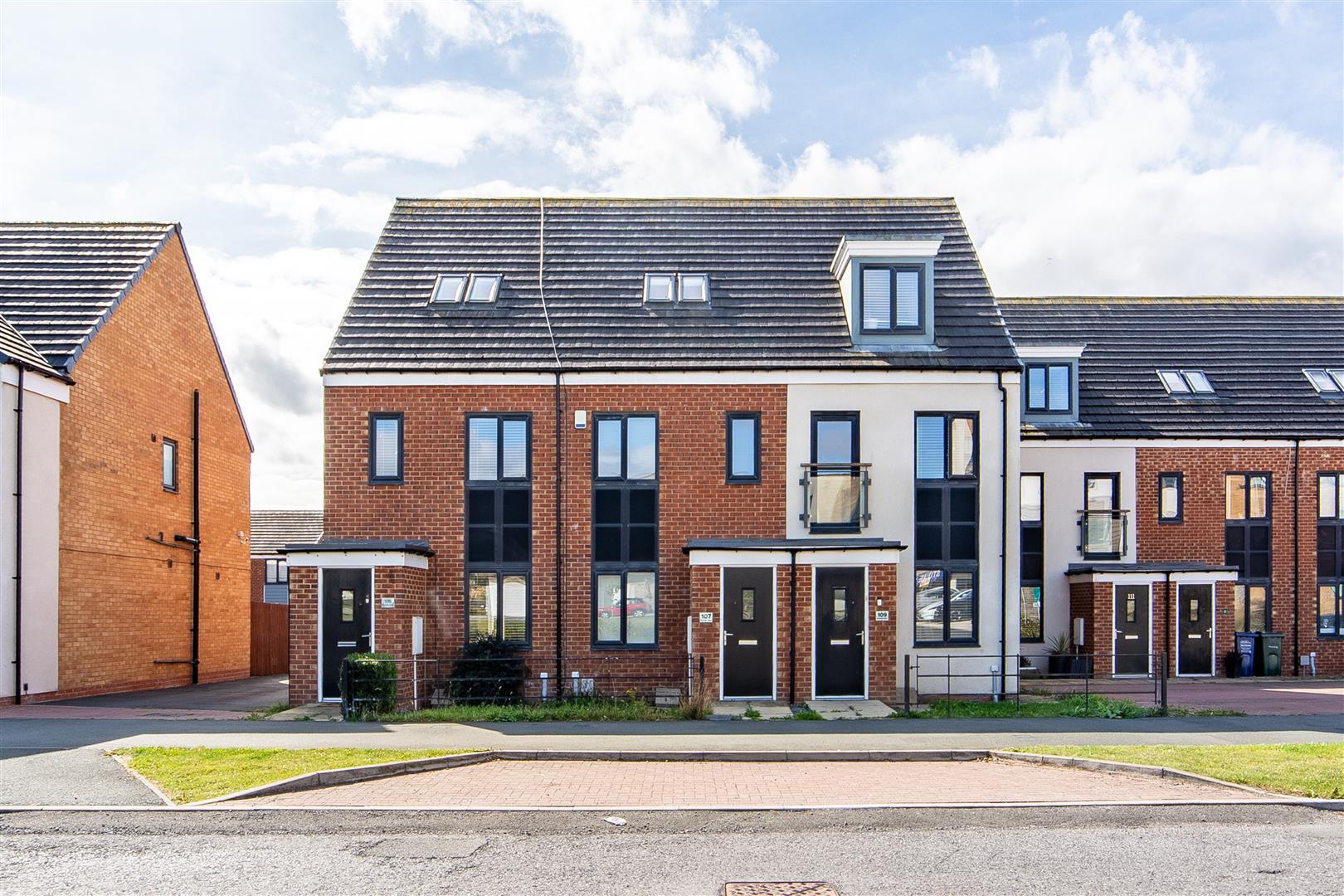 3 bedroom Town house Let