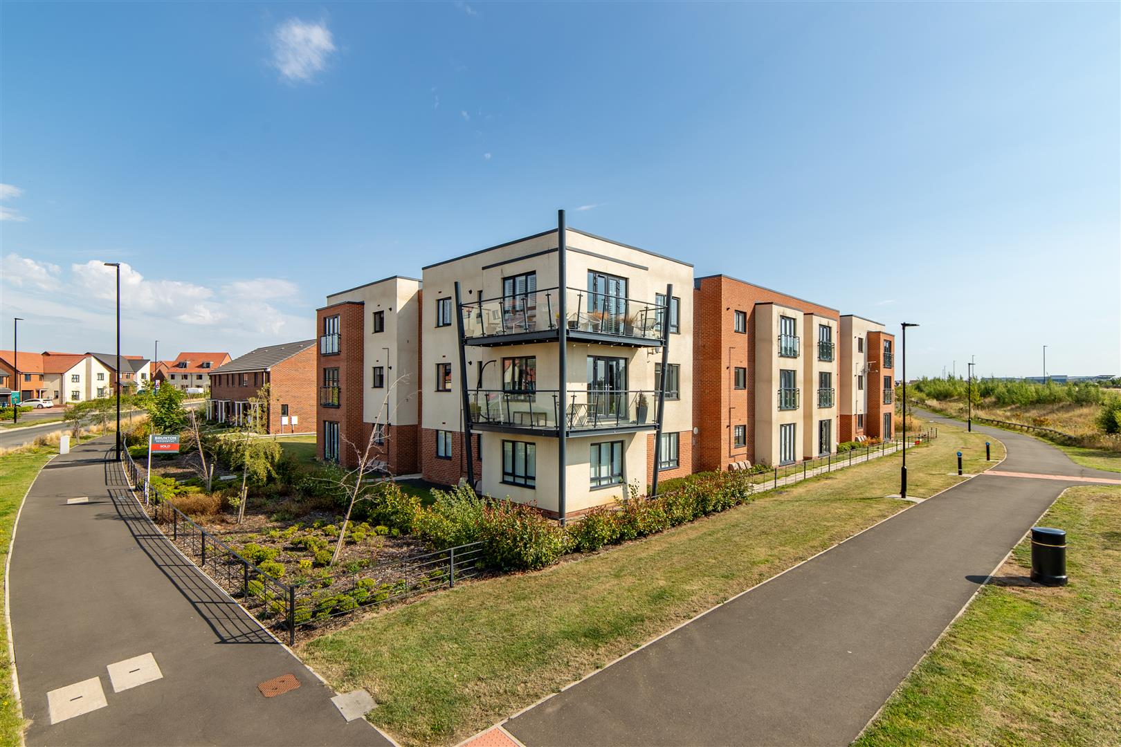 2 bedroom Apartment For Sale