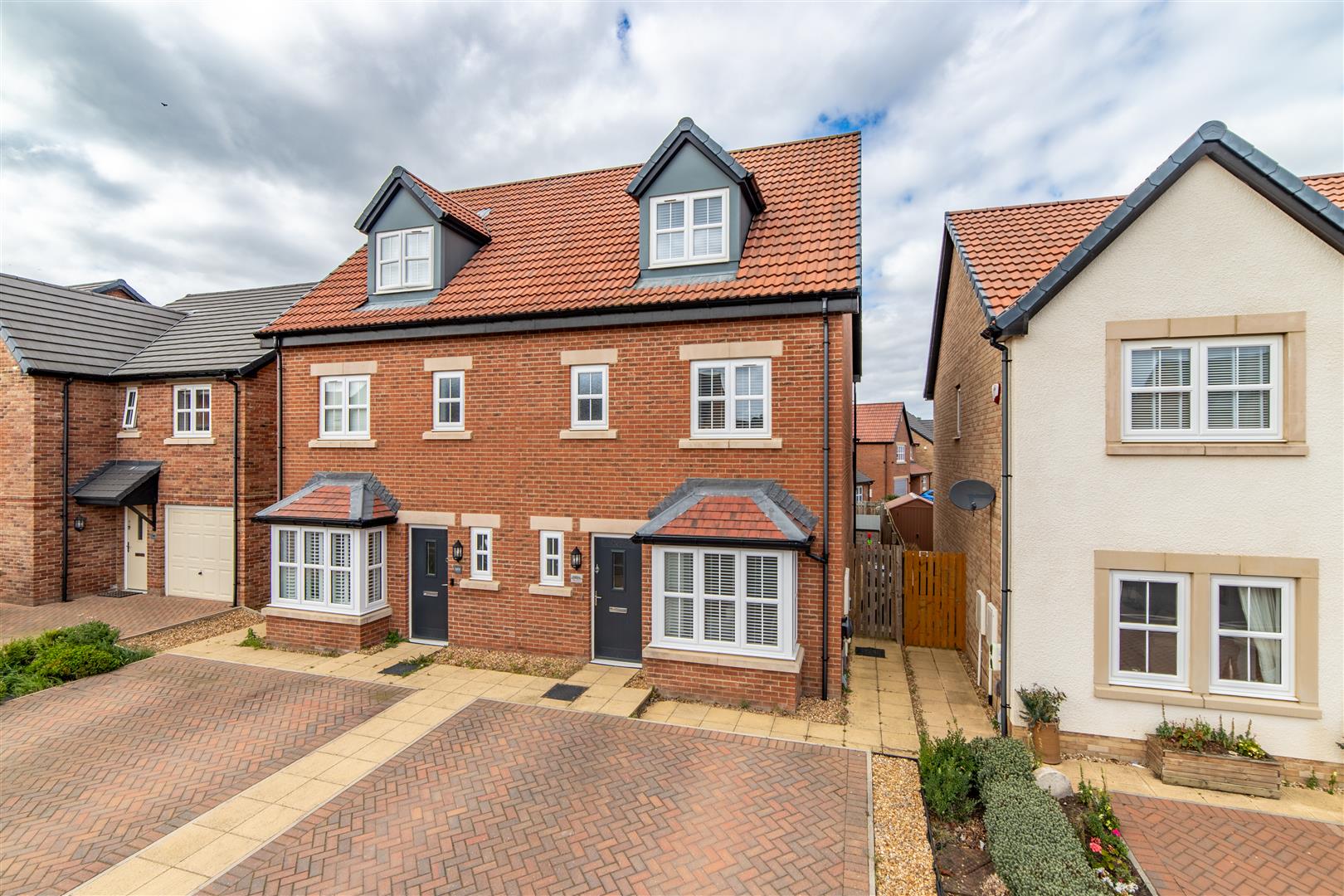 4 bedroom Town house Under Offer