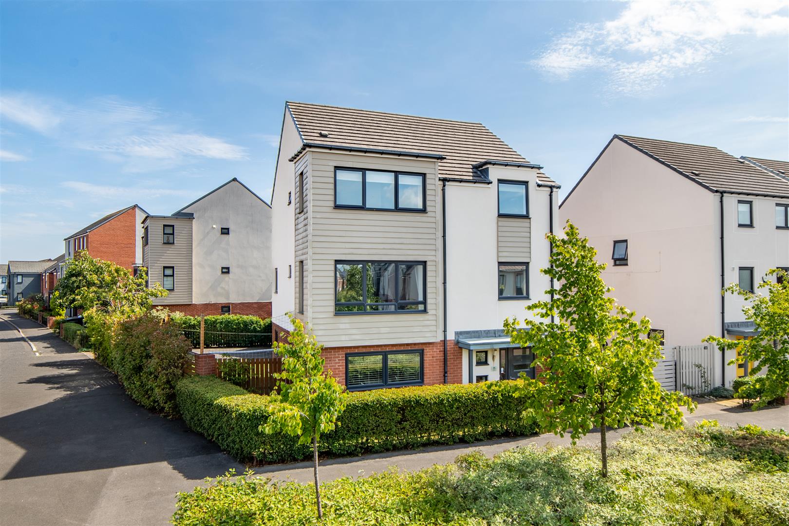 6 bedroom Detached house For Sale