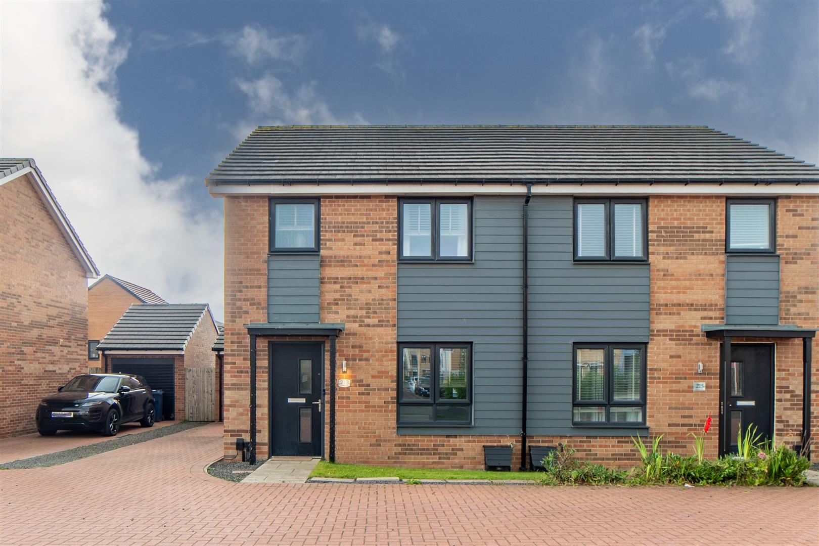 3 bedroom Semi-detached house For Sale
