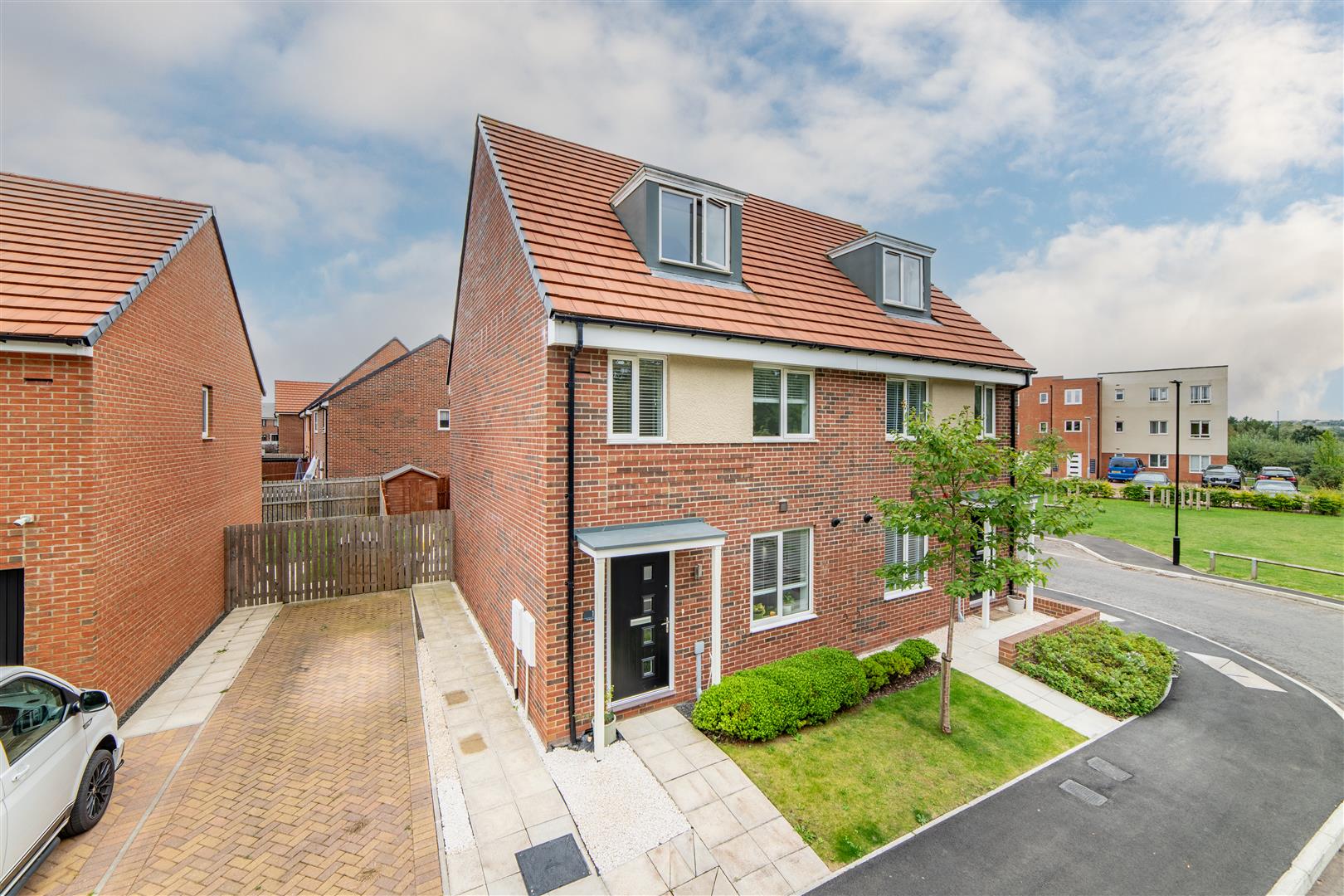 3 bedroom Town house For Sale