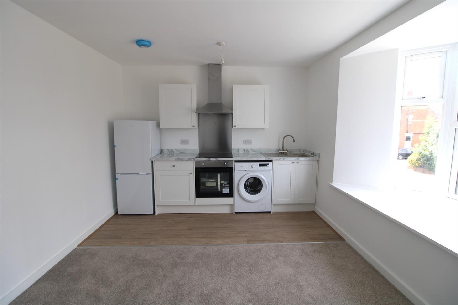 1 bedroom Flat share To Let