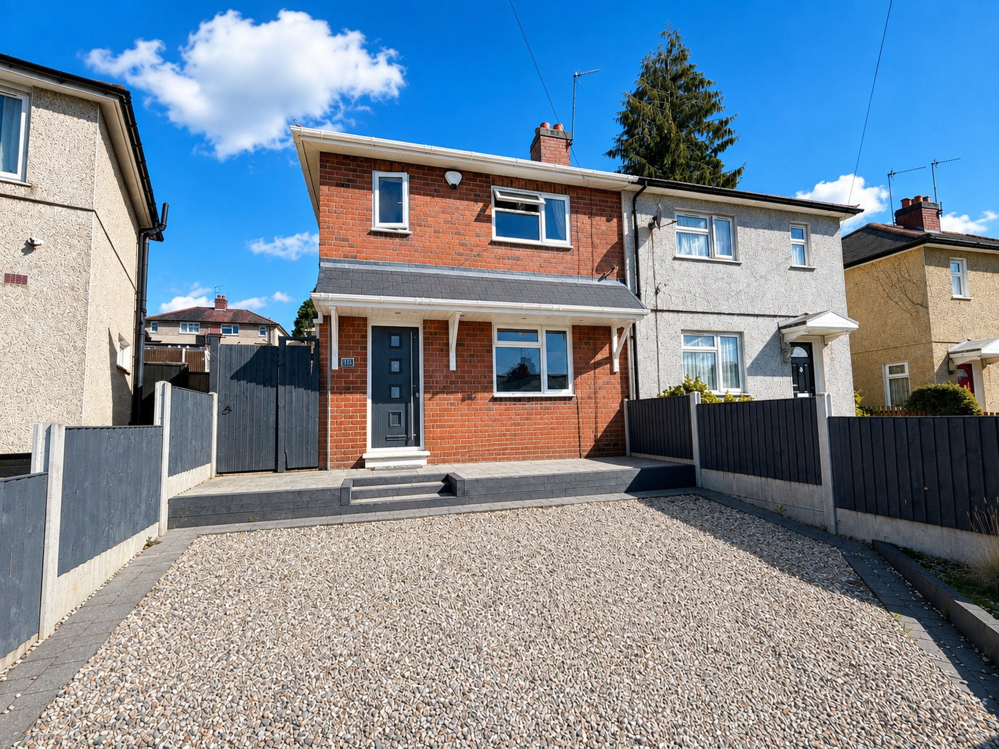 2 bedroom Semi-detached house Under Offer