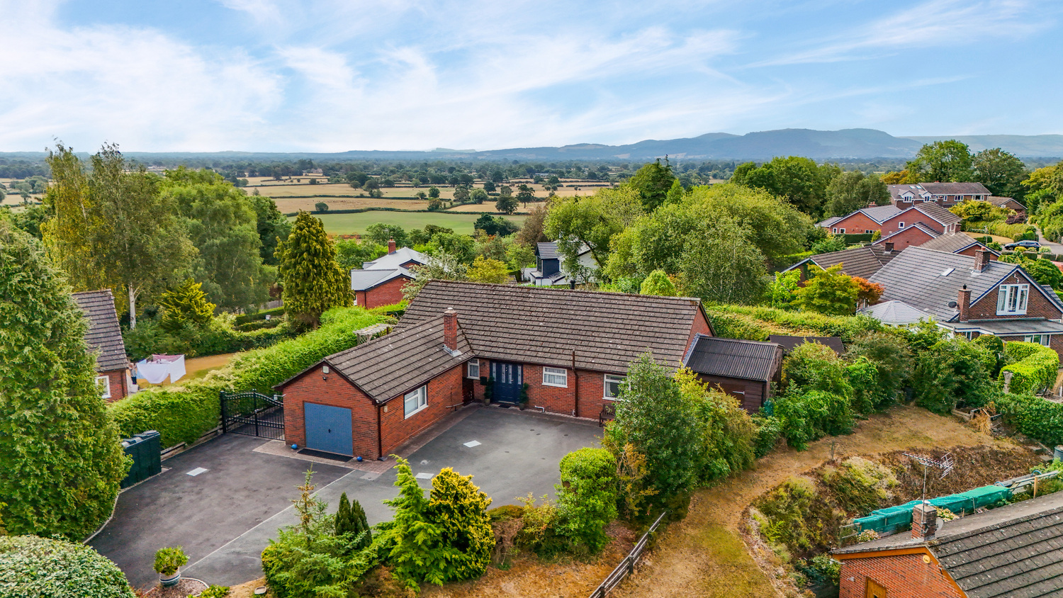 3 bedroom Detached bungalow For Sale