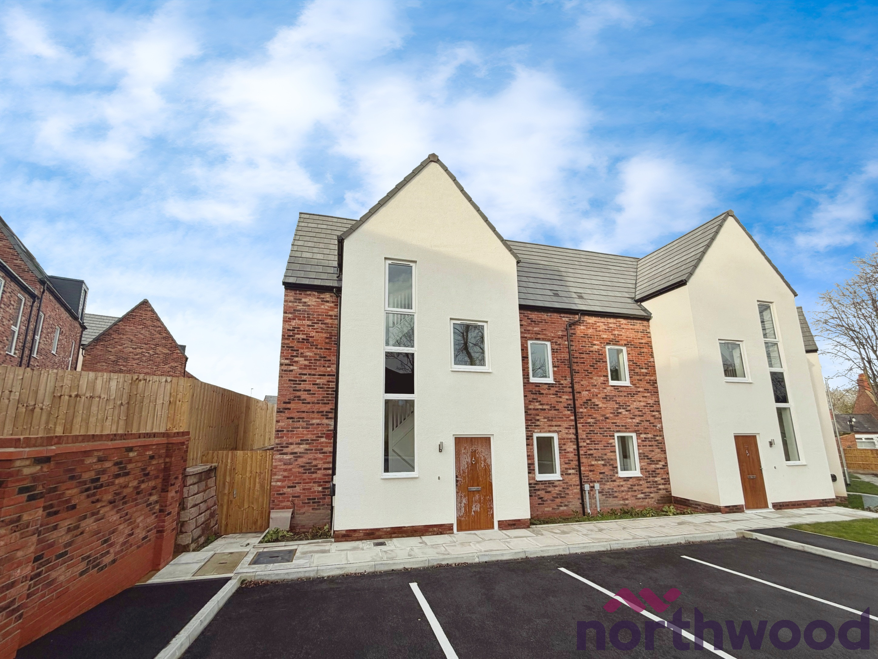 3 bedroom Semi-detached house To Let