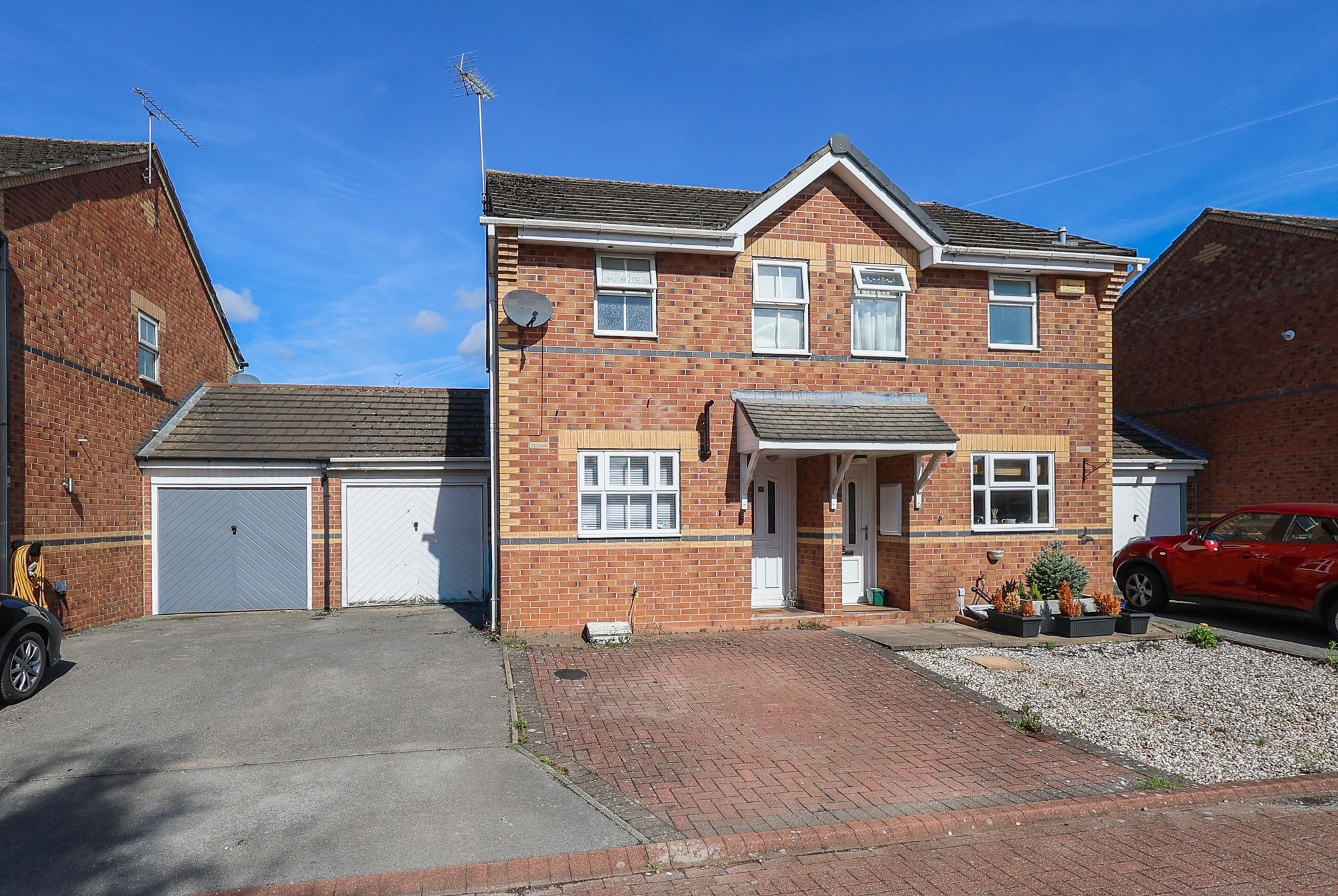 2 bedroom Semi-detached house To Let