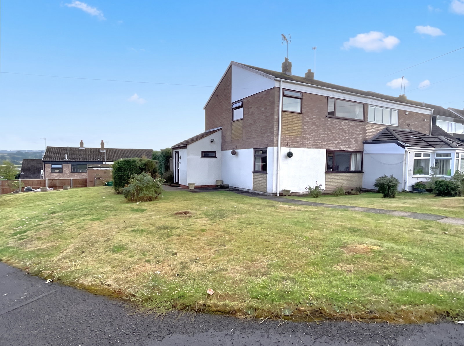 3 bedroom Semi-detached house For Sale