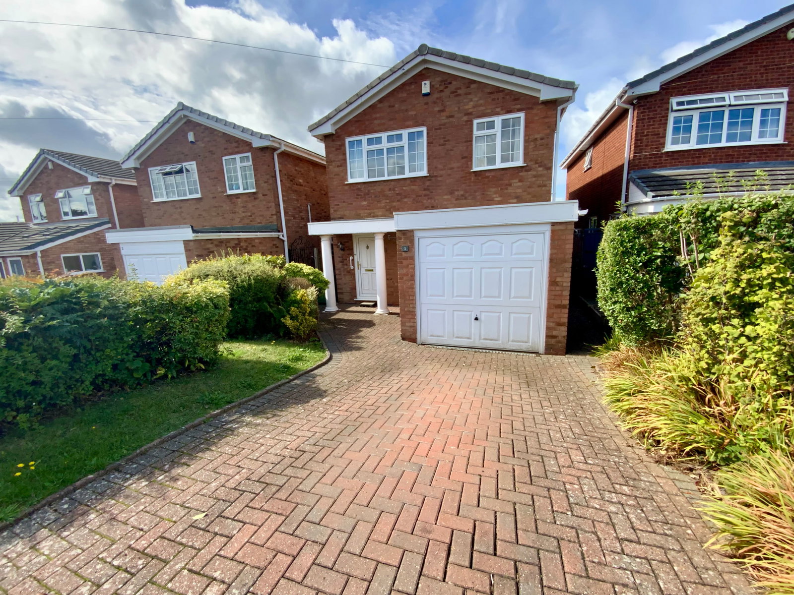 4 bedroom Detached house Under Offer