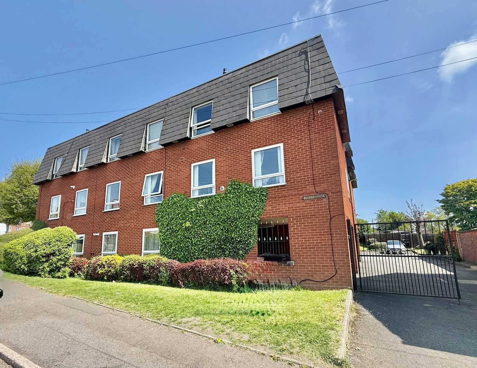 1 bedroom Apartment For Sale