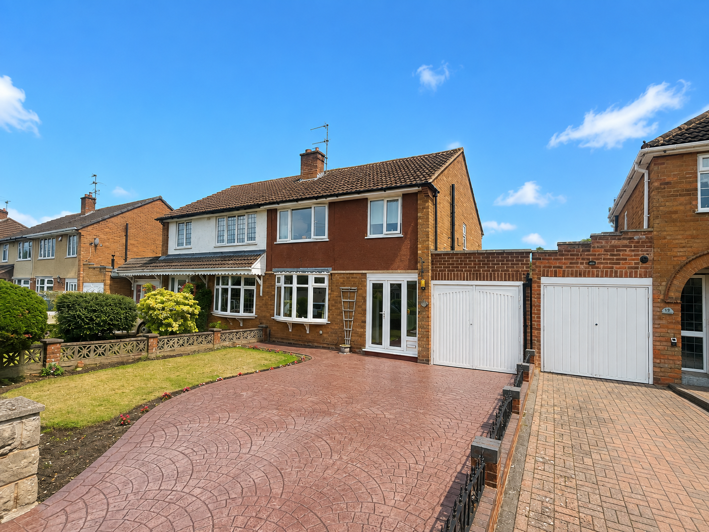 3 bedroom Semi-detached house For Sale