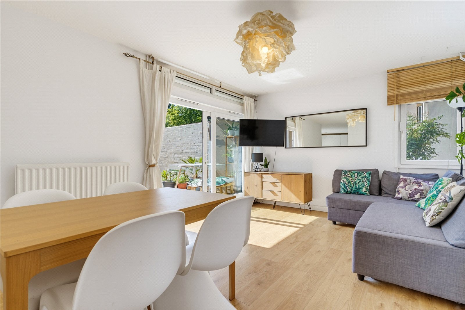 3 bedroom Maisonette For Sale