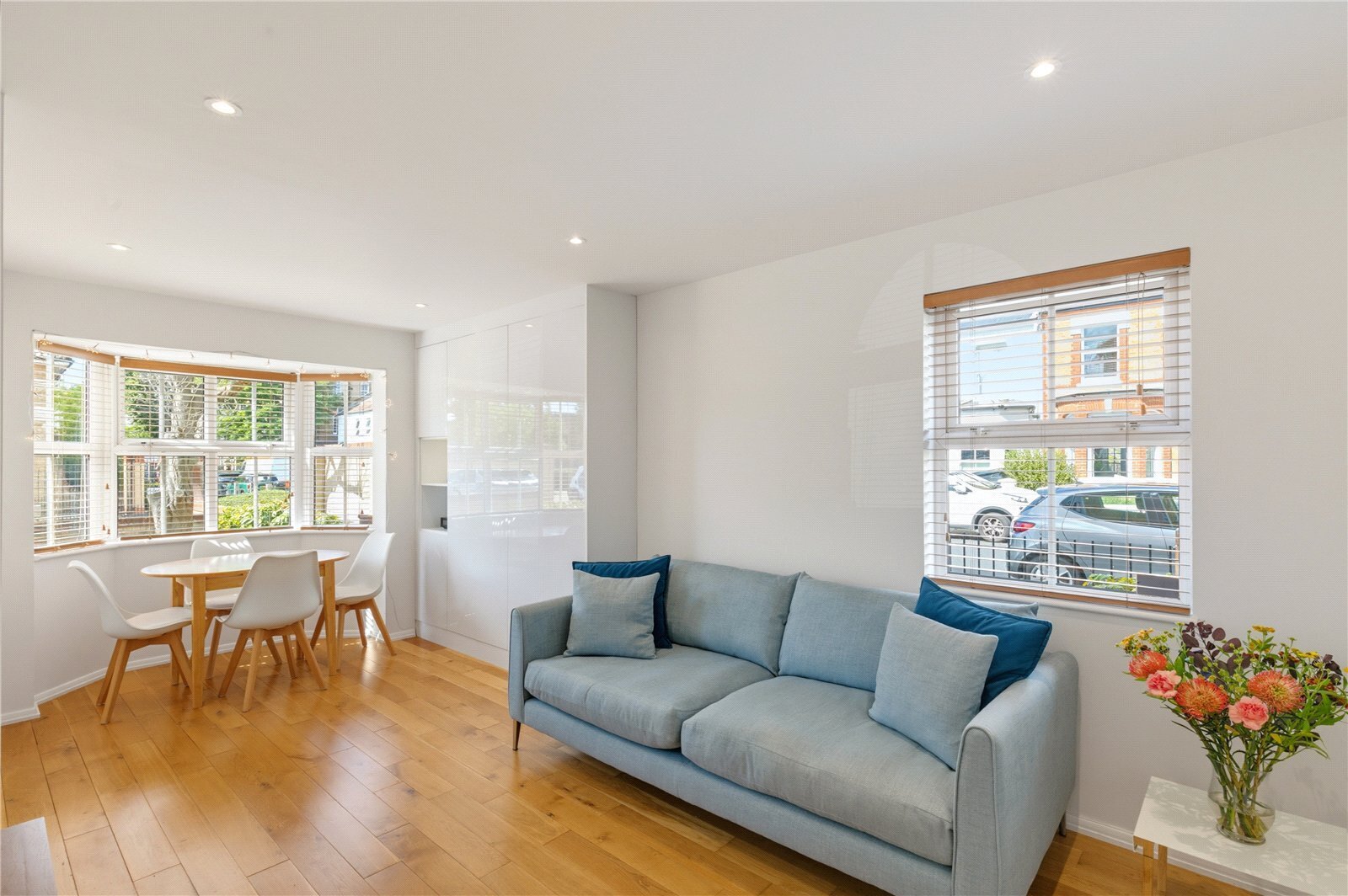 2 bedroom Flat For Sale