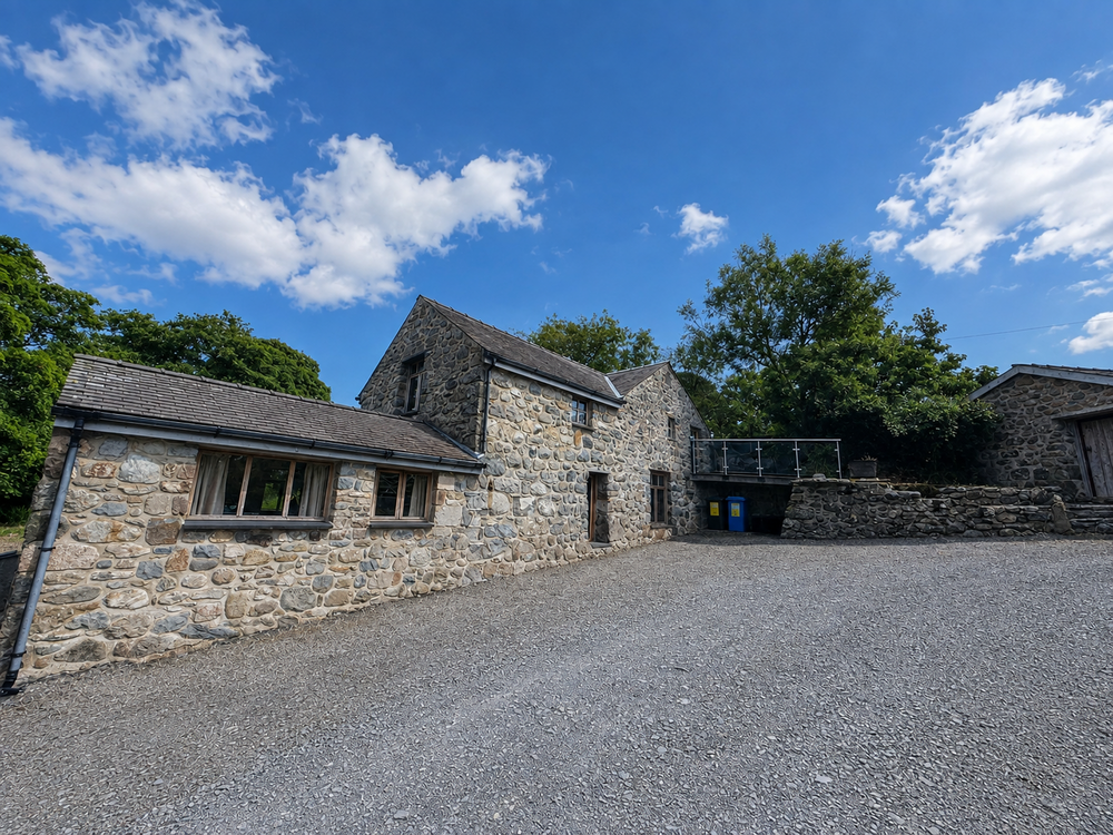 2 bedroom Detached house For Sale
