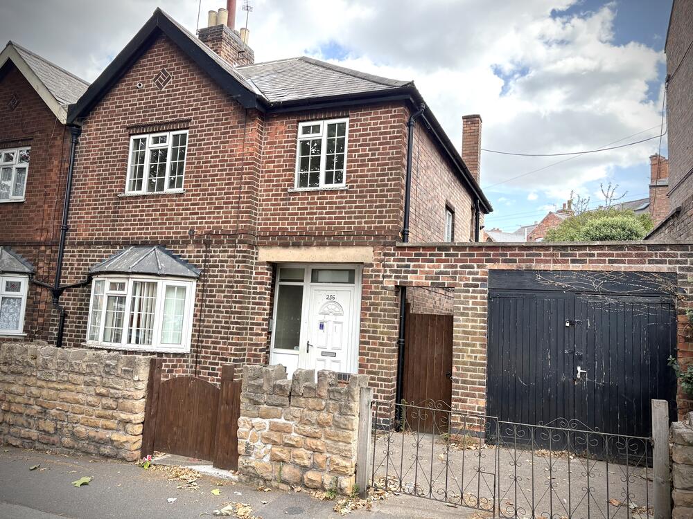 4 bedroom Semi-detached house For Sale