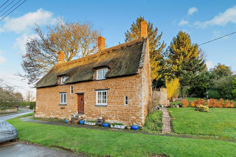 1 bedroom Cottage For Sale