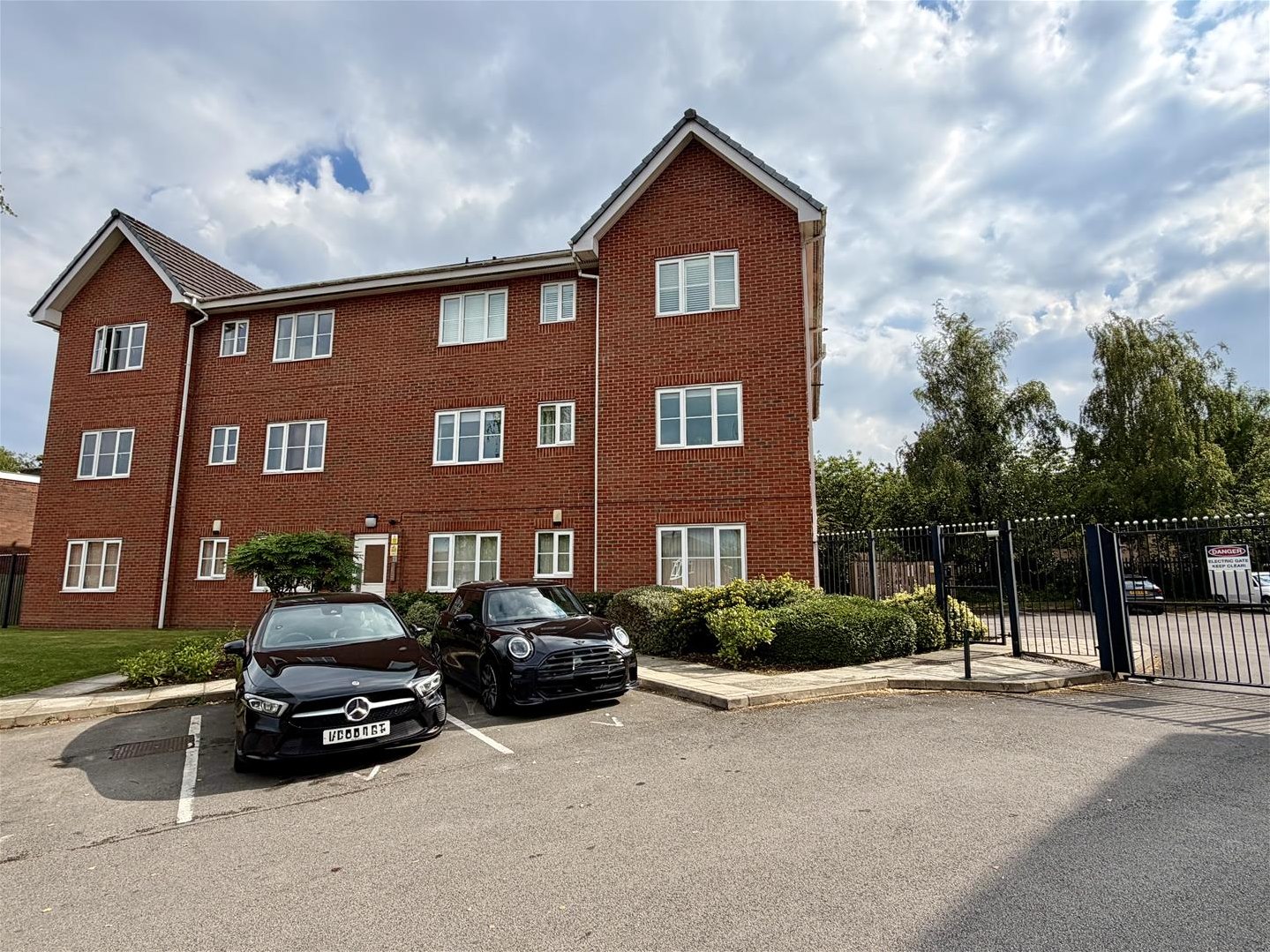 2 bedroom Apartment For Sale