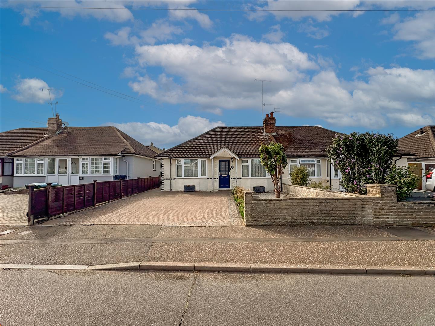 2 bedroom Detached bungalow For Sale