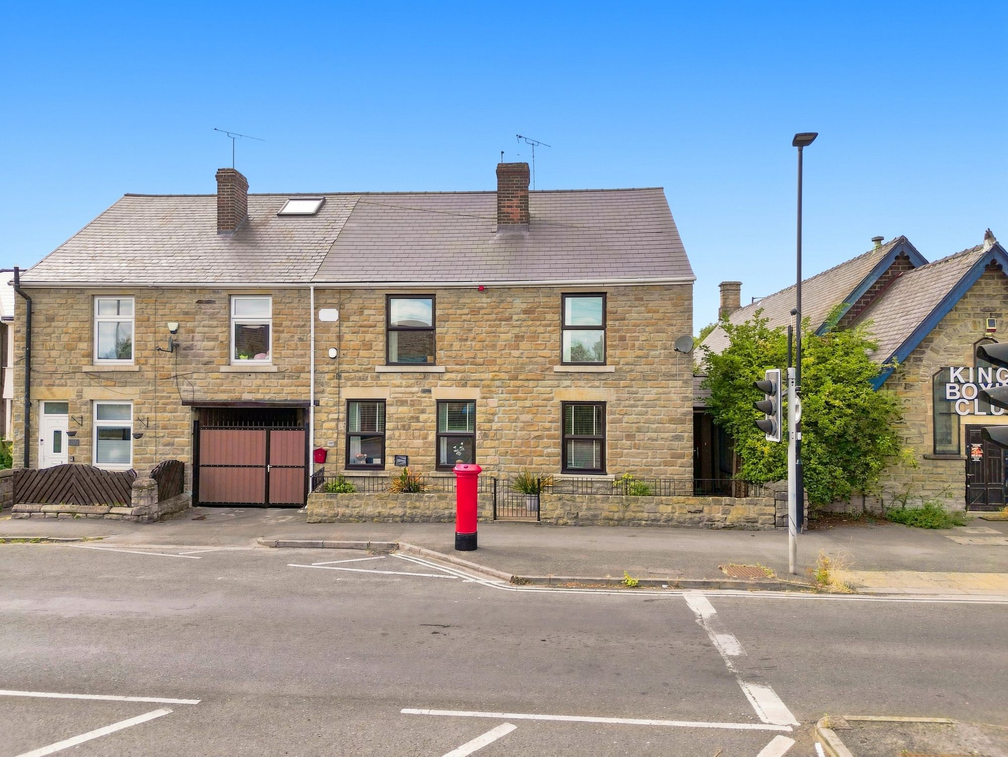 5 bedroom Semi-detached house For Sale
