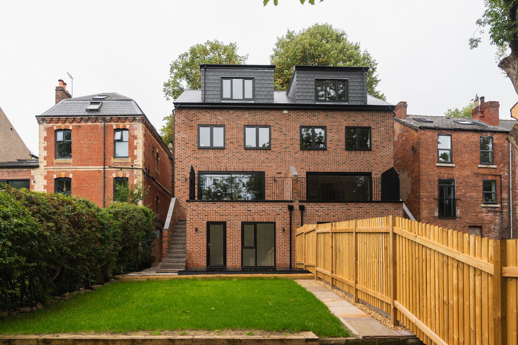 4 bedroom Semi-detached house For Sale