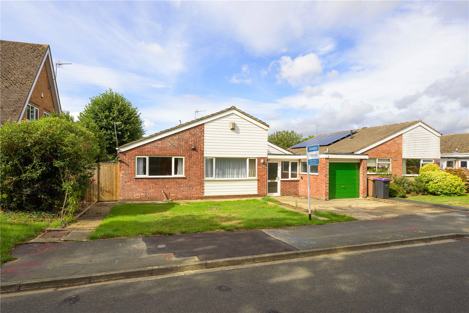 3 bedroom Detached house Under Offer