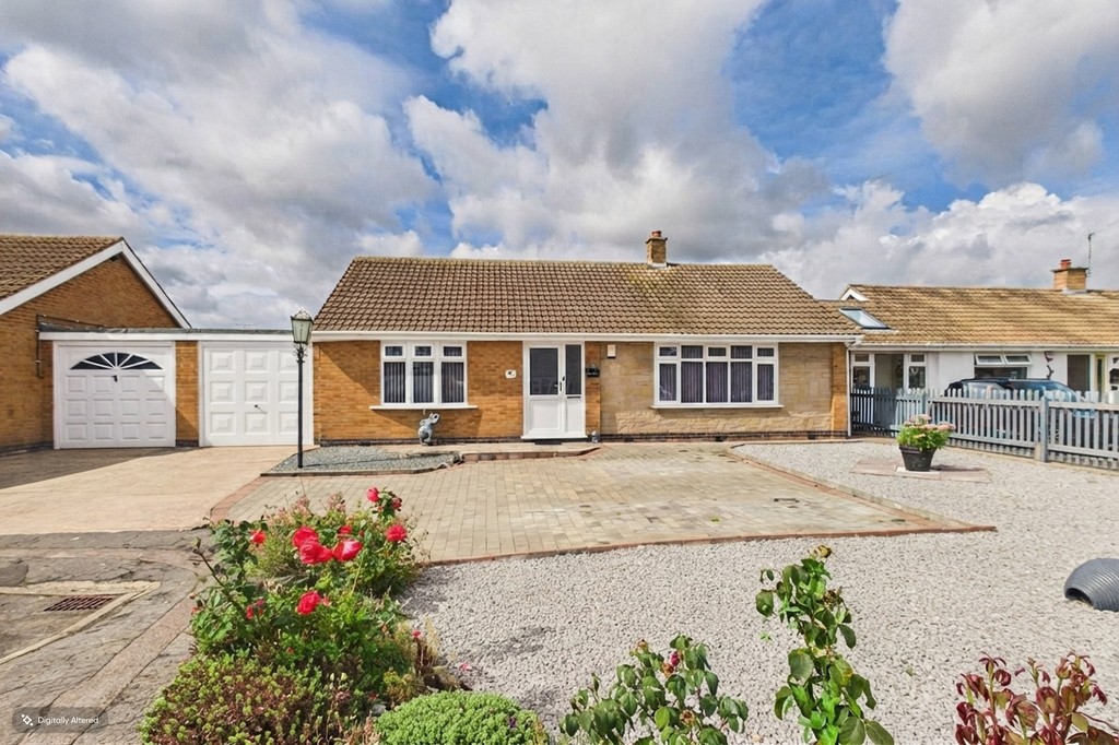2 bedroom Detached house For Sale