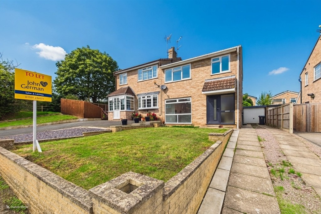 3 bedroom Semi-detached house To Let