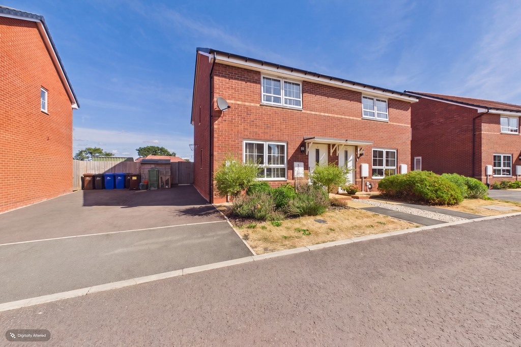 3 bedroom Semi-detached house For Sale