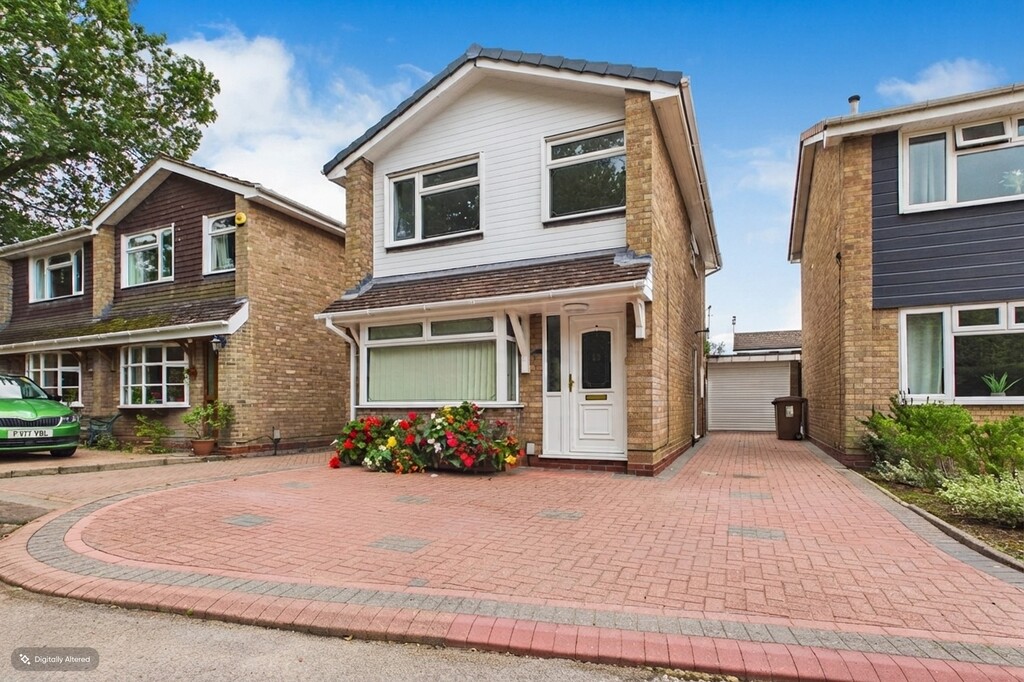 3 bedroom Detached house For Sale