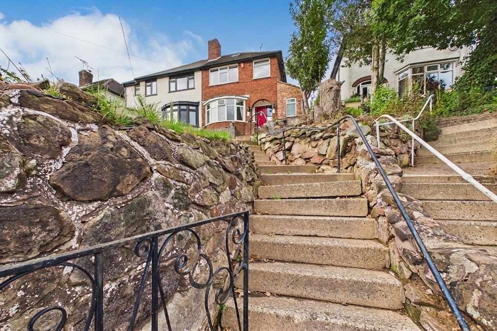 3 bedroom Semi-detached house For Sale