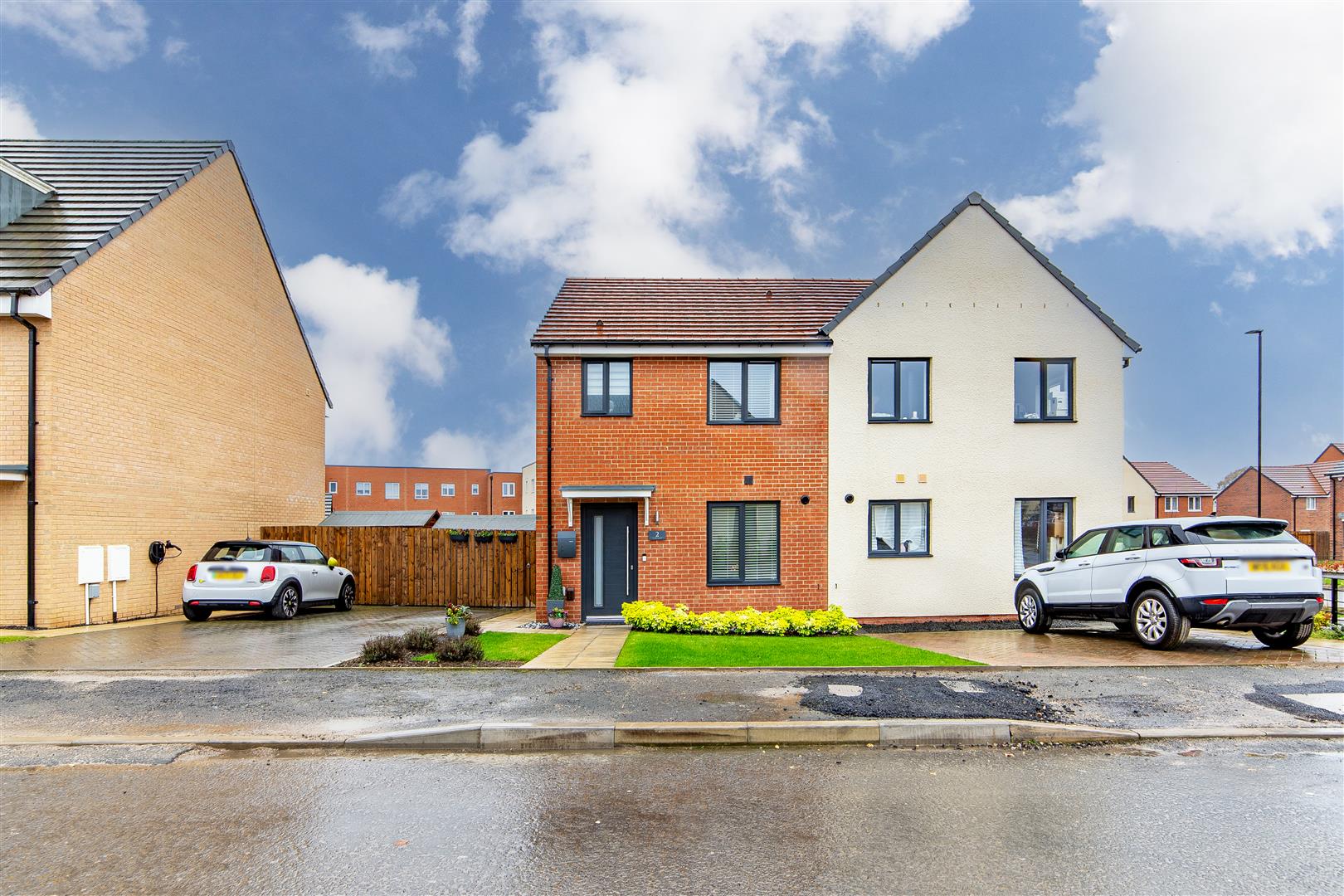 3 bedroom Semi-detached house To Let