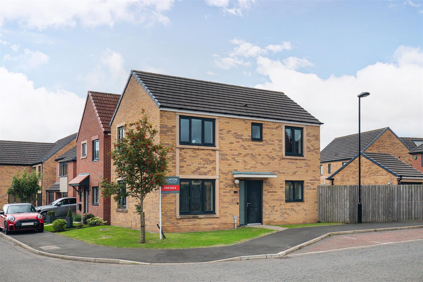 3 bedroom Detached house For Sale