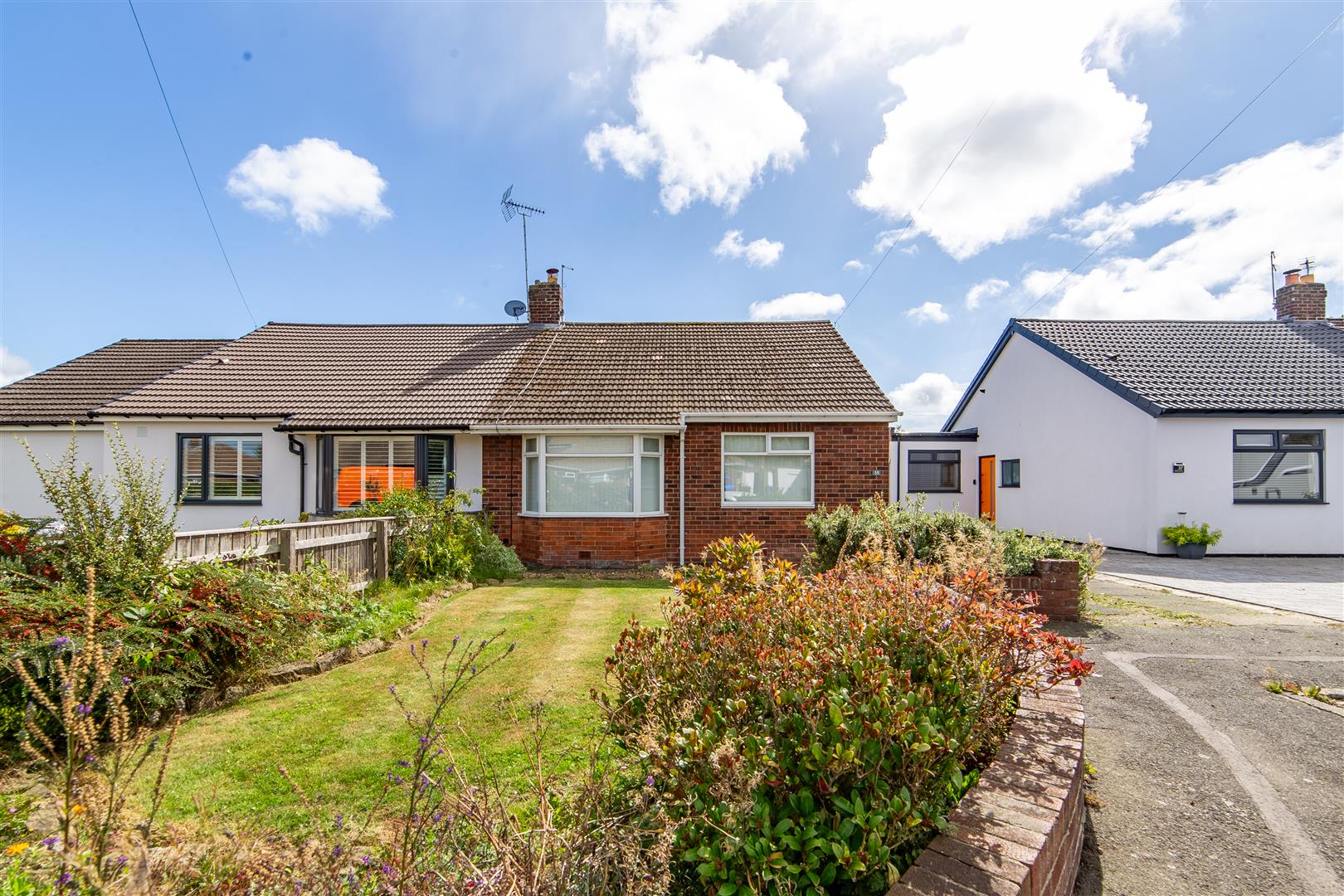 2 bedroom Detached bungalow For Sale