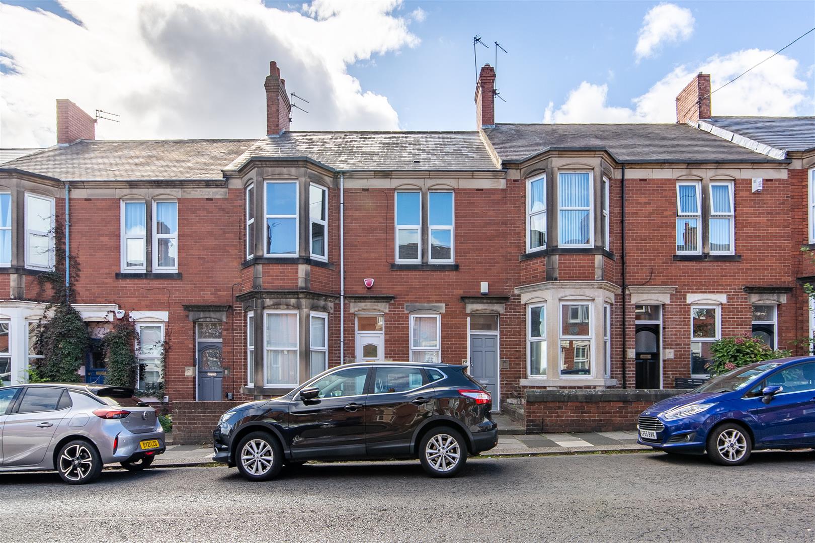 4 bedroom Flat To Let