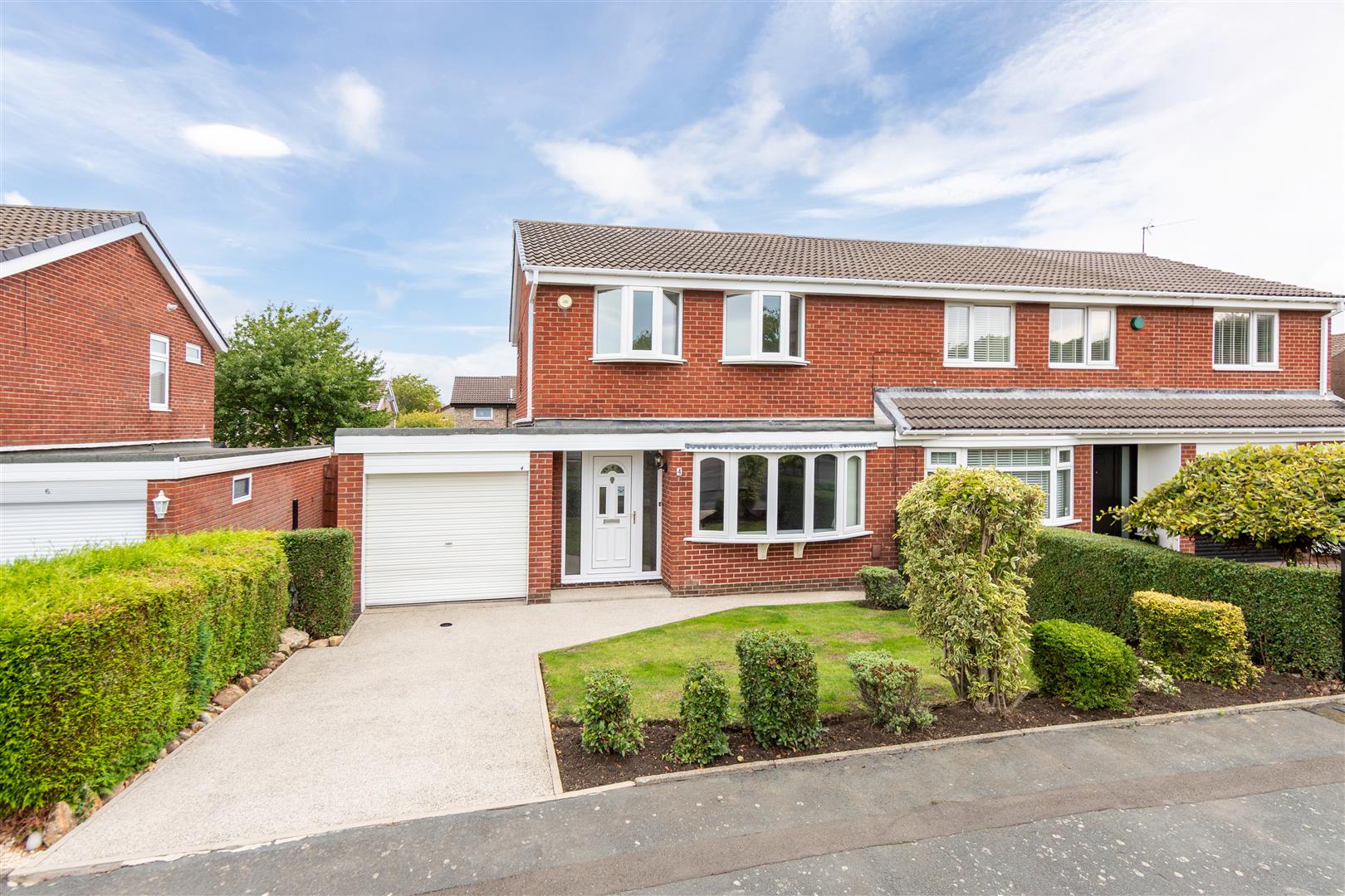 3 bedroom Semi-detached house For Sale
