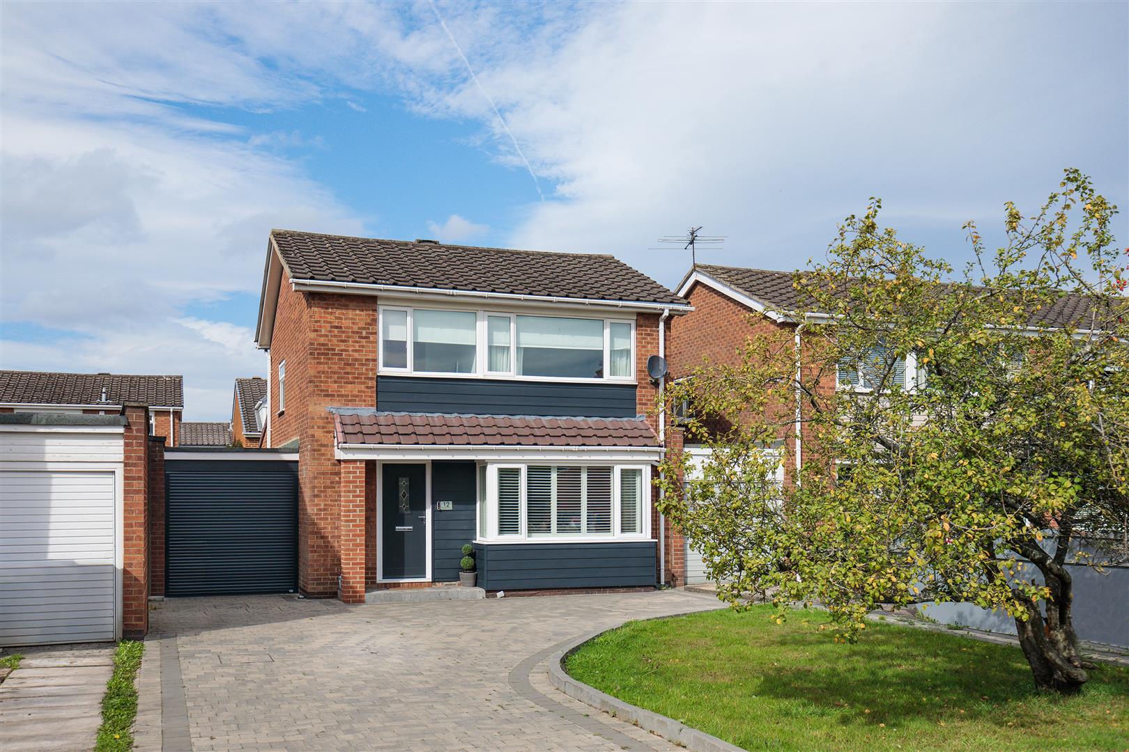 3 bedroom Detached house For Sale