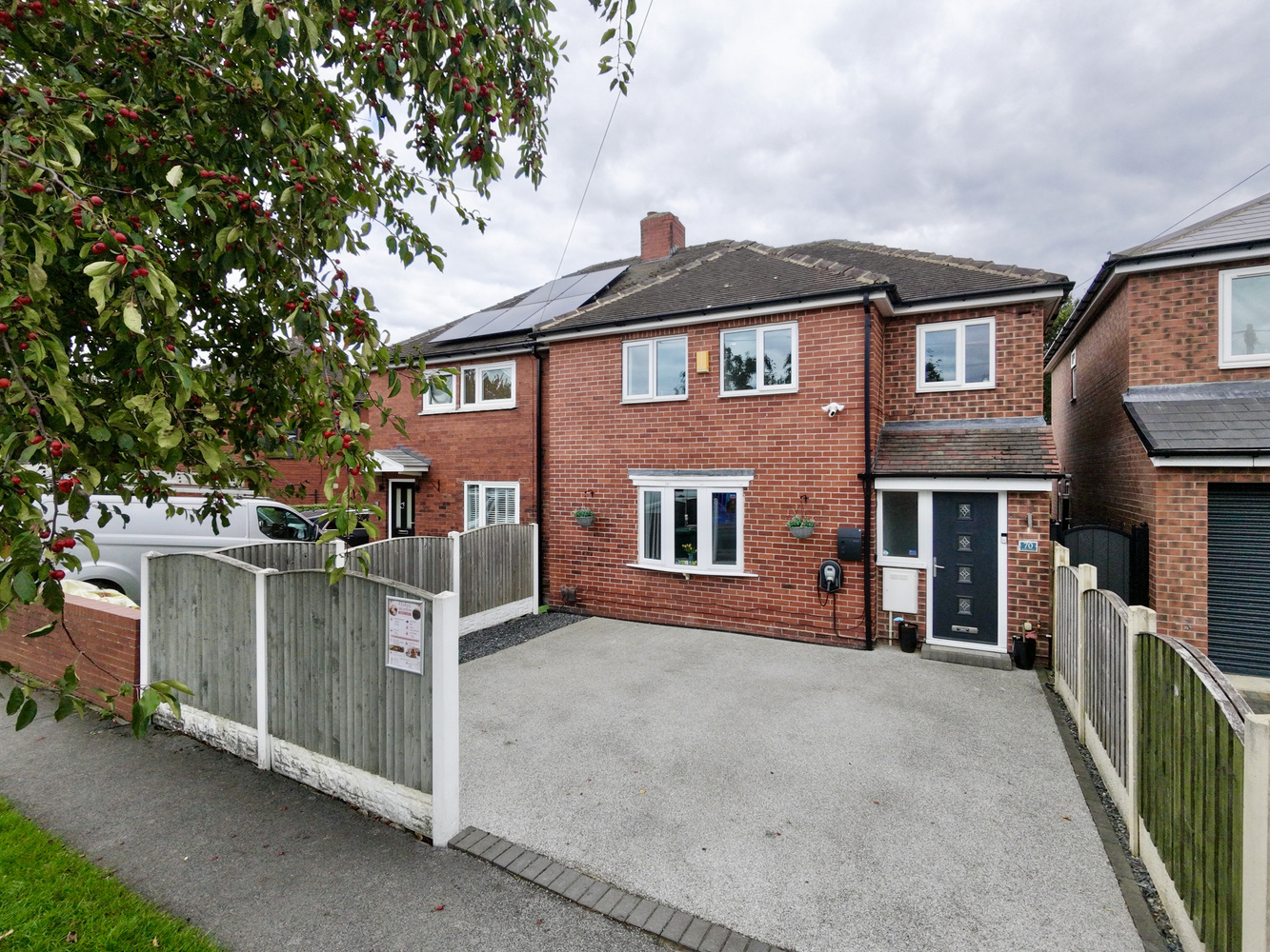 3 bedroom Semi-detached house For Sale