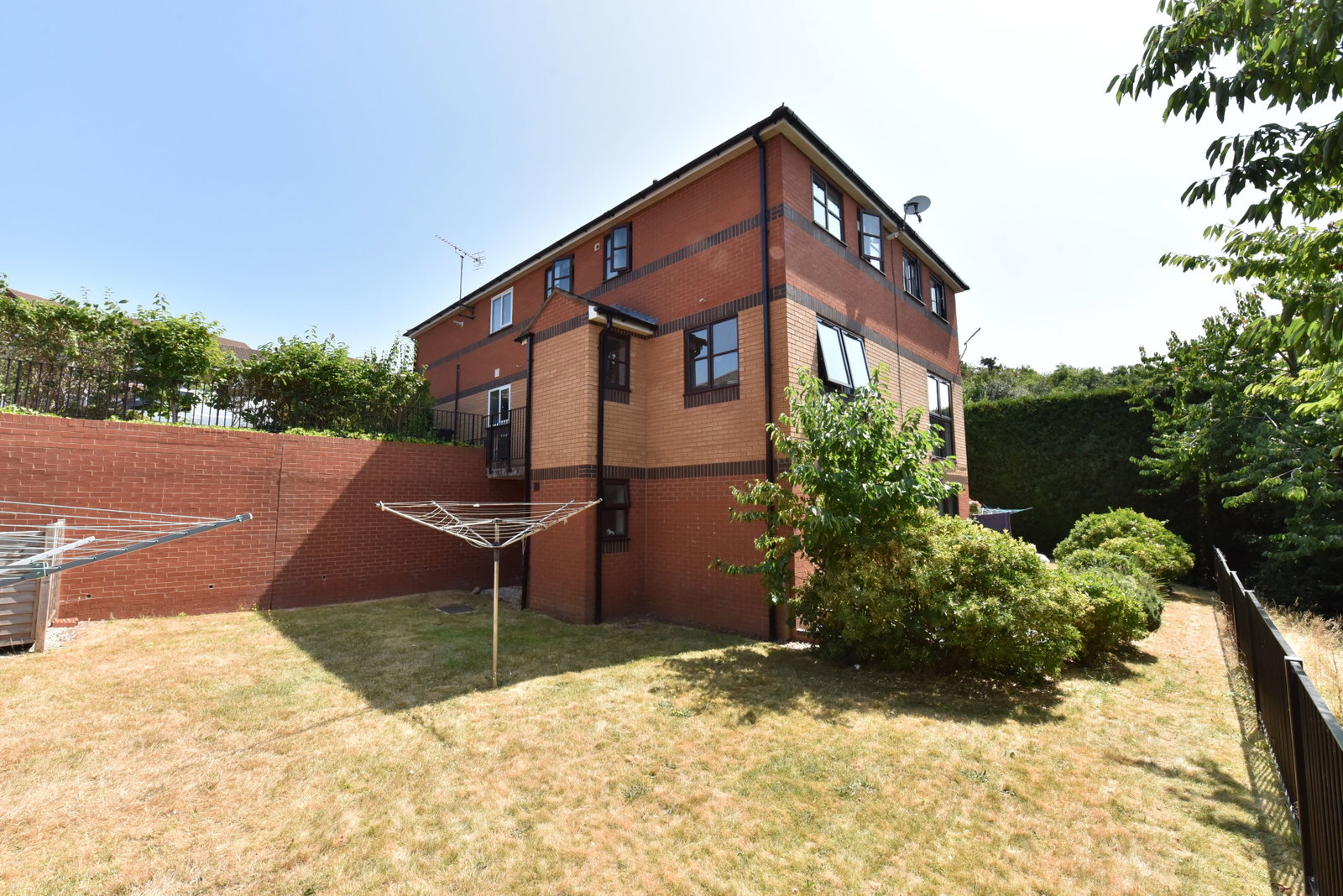 2 bedroom Flat share For Sale