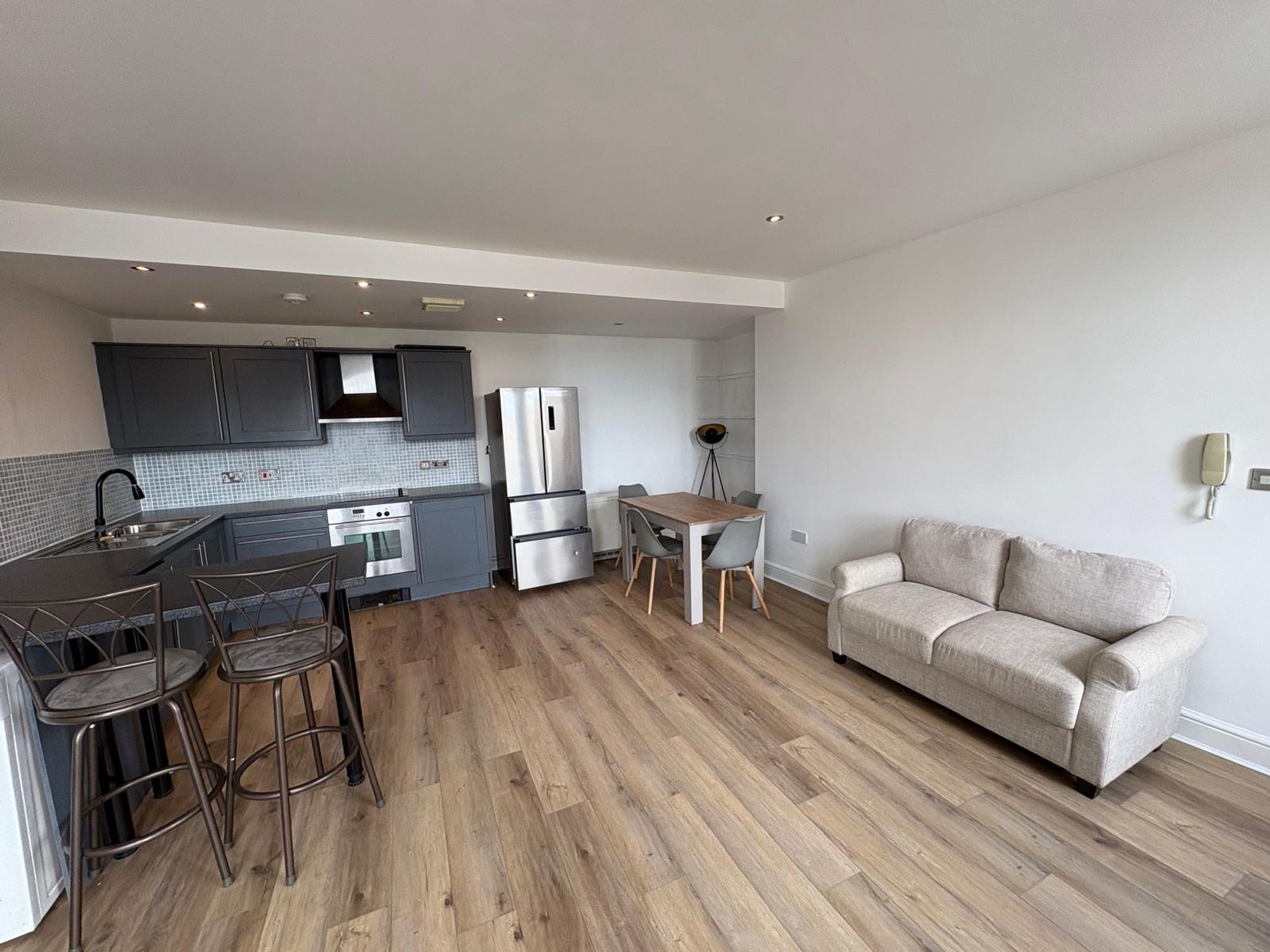 1 bedroom Flat share To Let