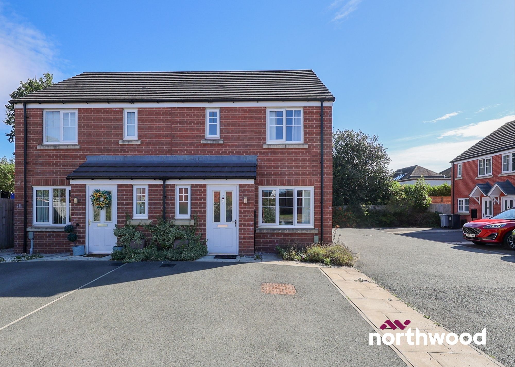 3 bedroom Semi-detached house To Let