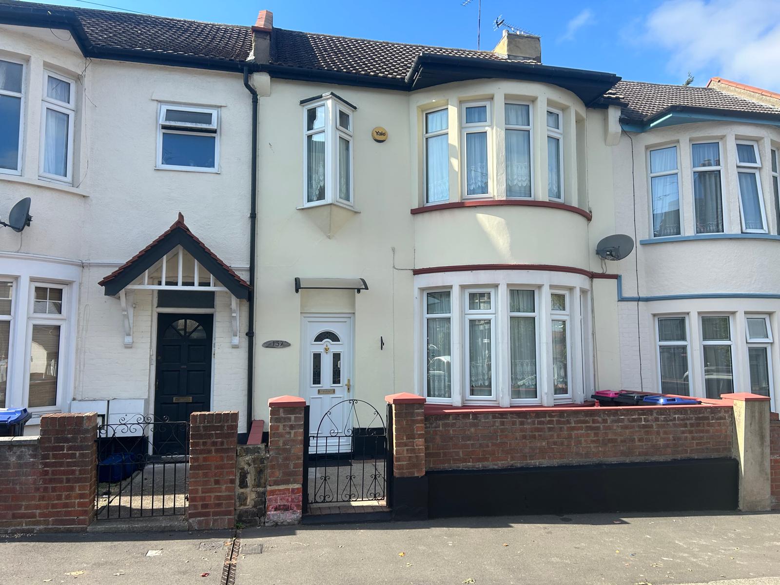 3 bedroom Terraced House To Let