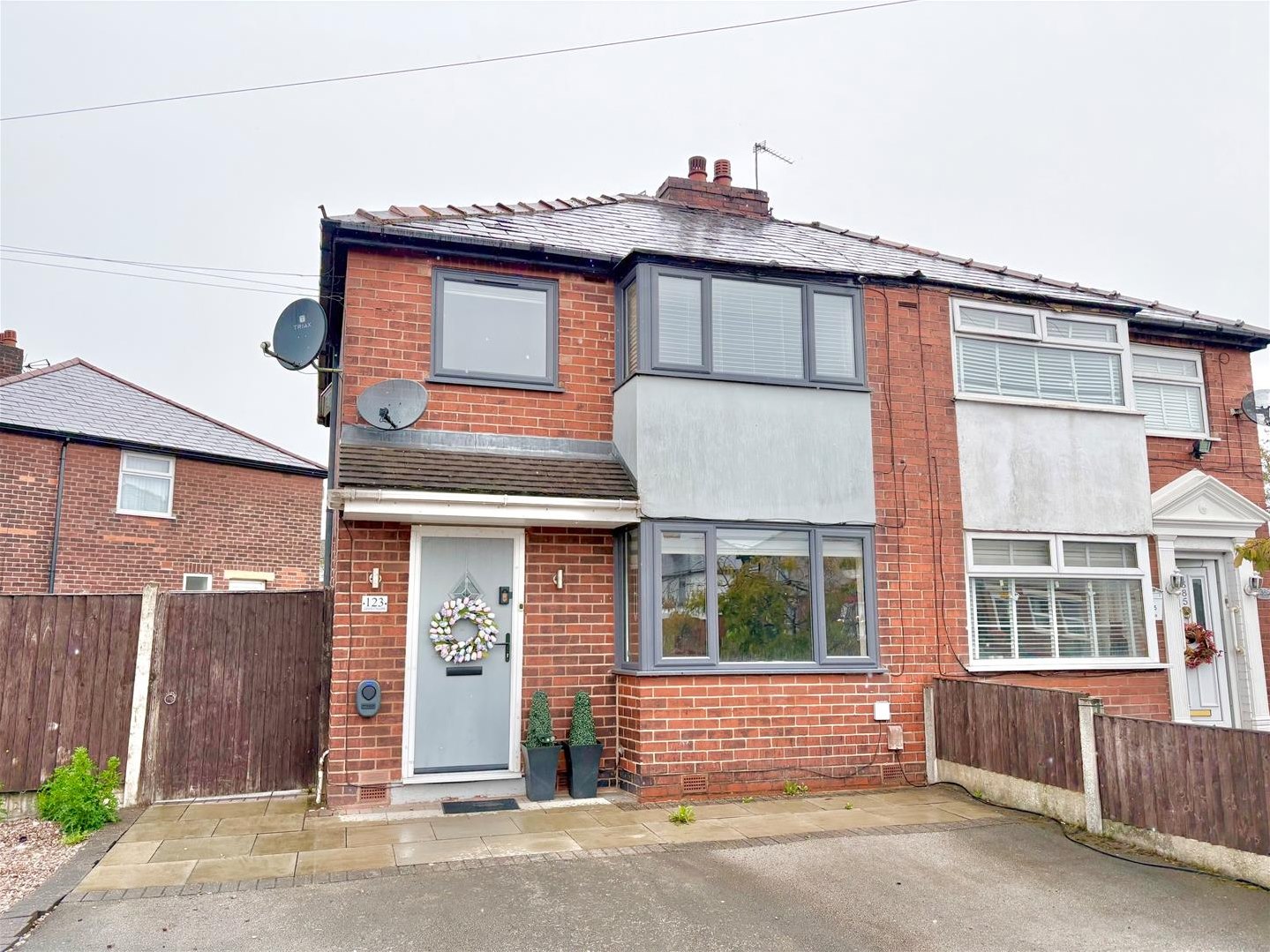 3 bedroom Semi-detached house For Sale