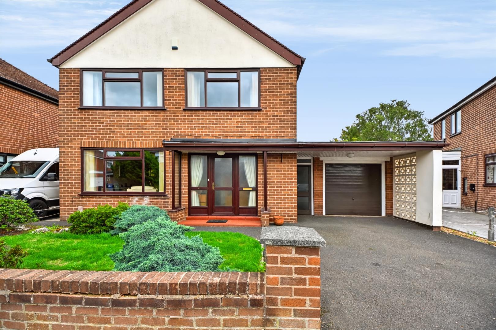 3 bedroom Detached house Under Offer