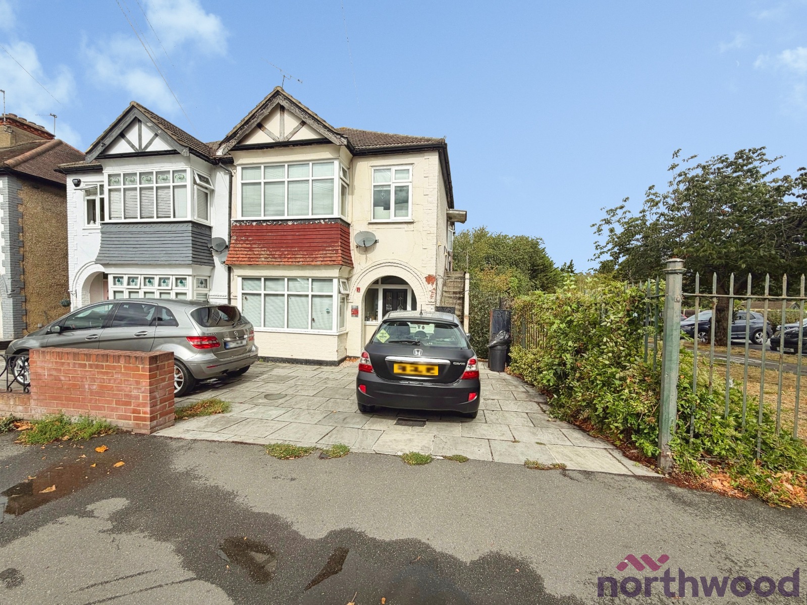 2 bedroom Maisonette For Sale