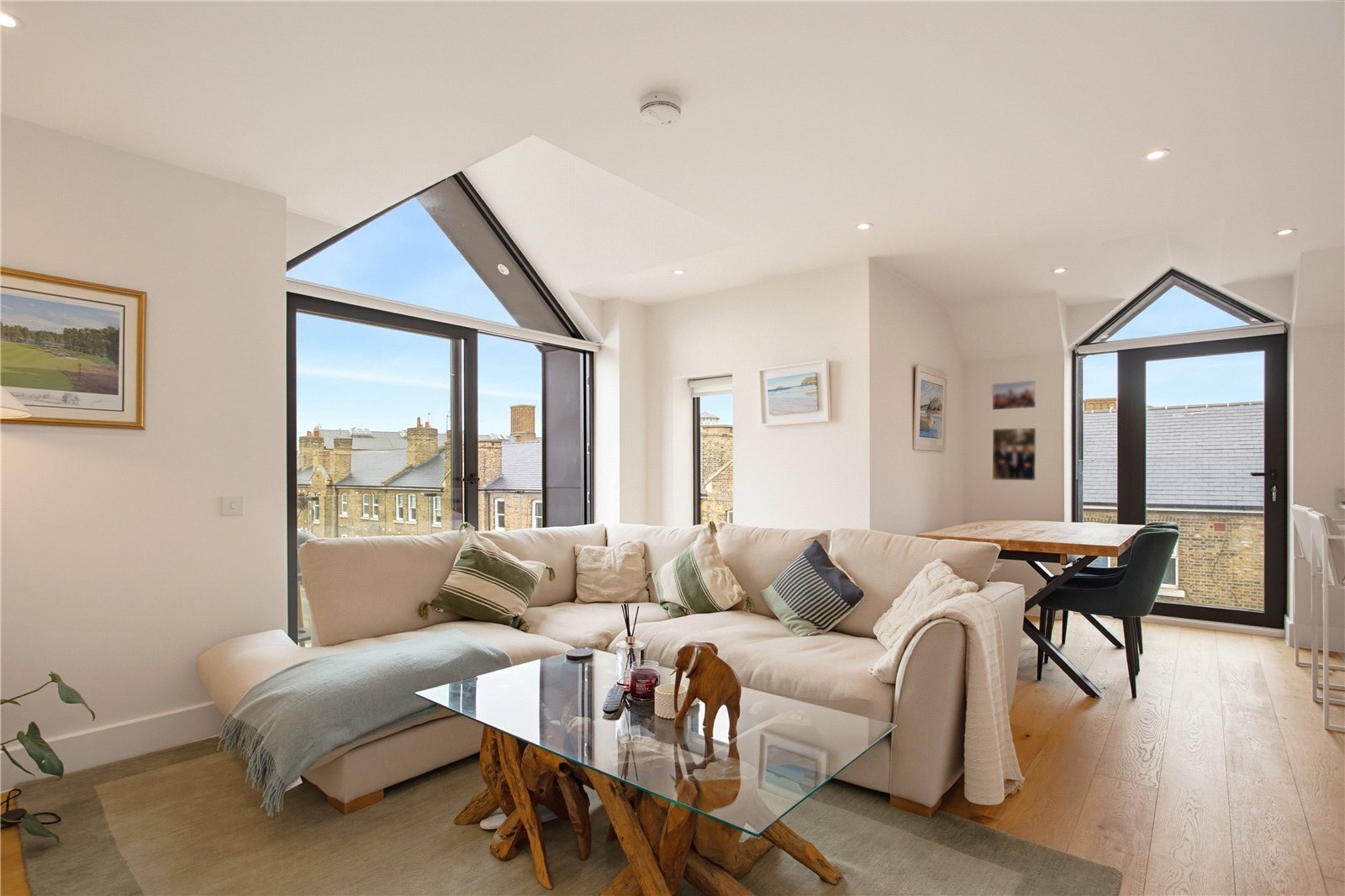 2 bedroom Flat For Sale