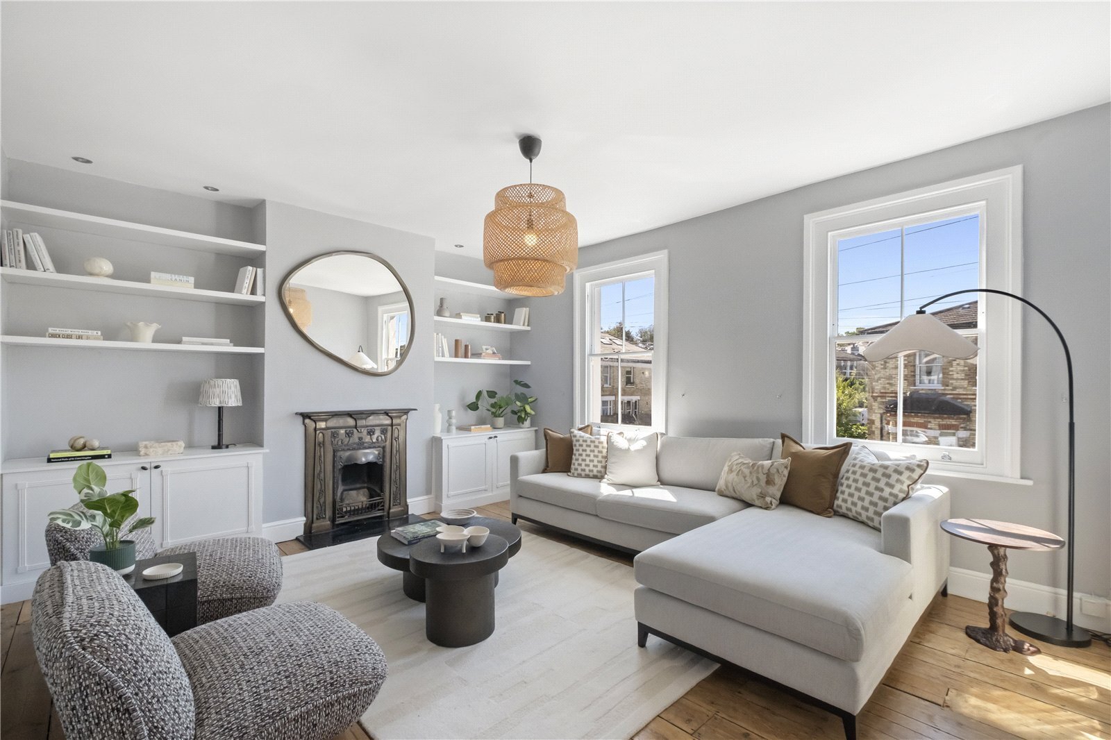 3 bedroom Flat For Sale