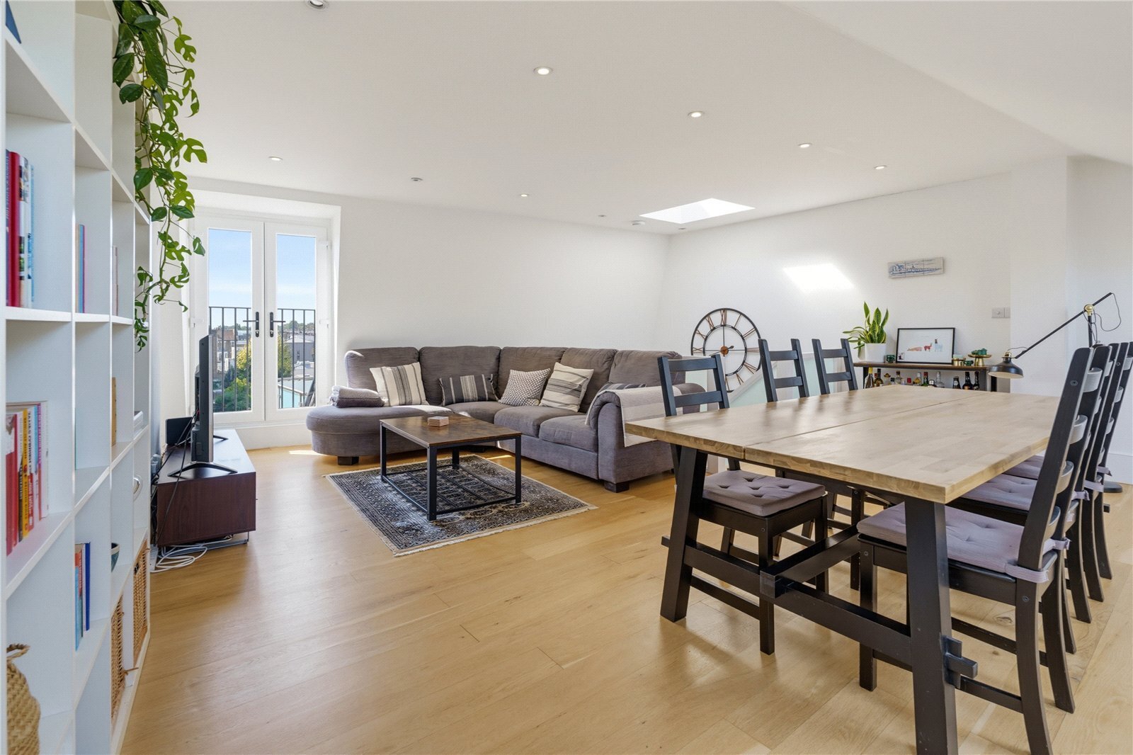 4 bedroom Flat For Sale