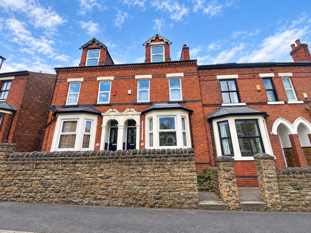 4 bedroom House of Multiple Occupation For Sale