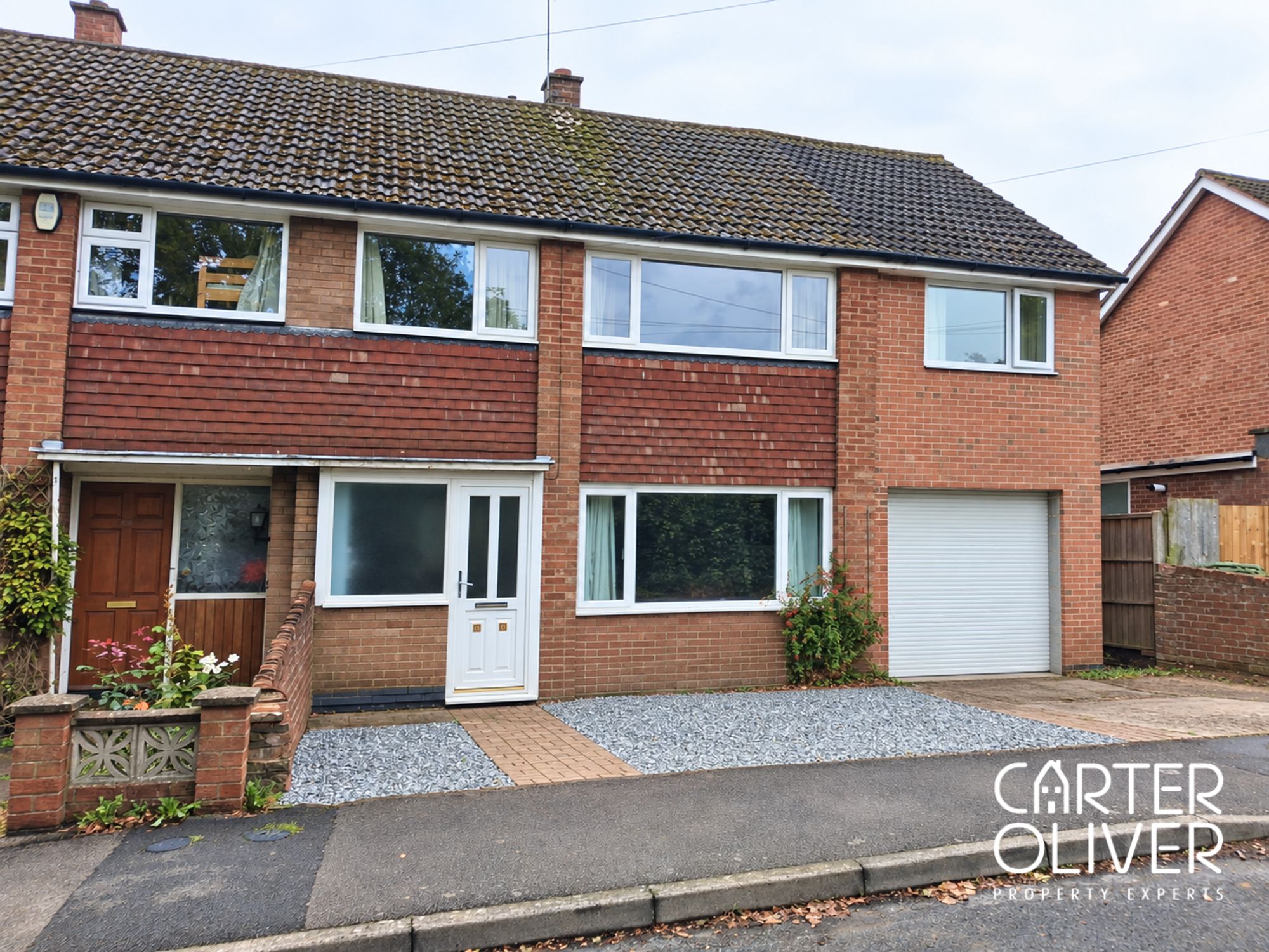 5 bedroom Semi-detached house Under Offer