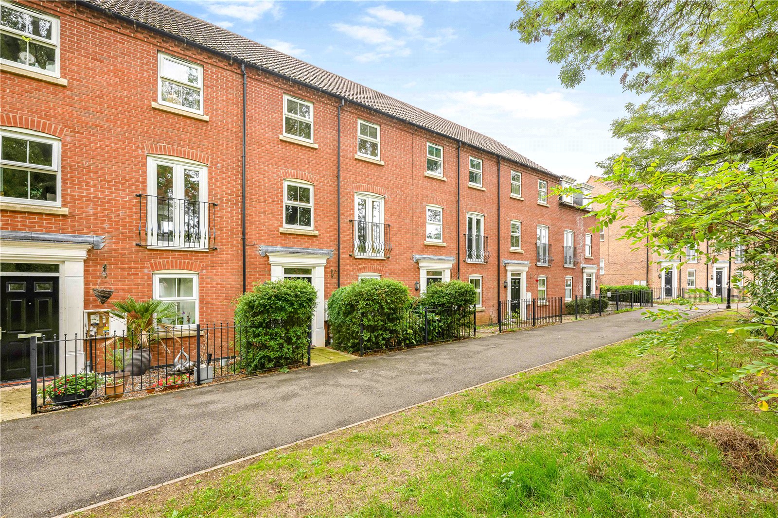 4 bedroom Terraced House For Sale